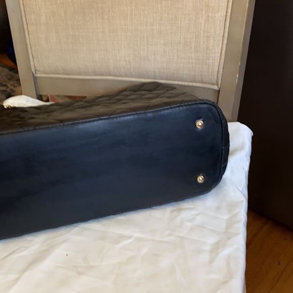 Authentic CHANEL large TOTE bag lamb skin leather - Picture 13 of 17